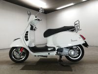 vespa-bike-super300-white-70312365494-2